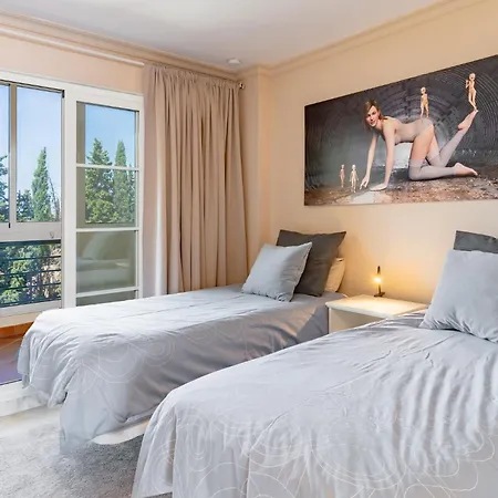 Giralda Apartment *